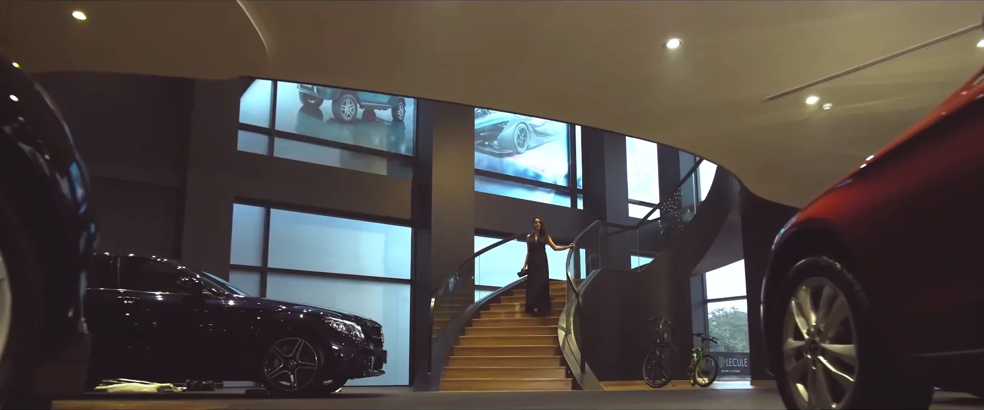 Frame from Mercedes-Benz Global Star, at 0:13
