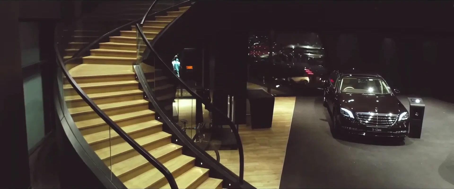 Frame from Mercedes-Benz Global Star, at 0:17
